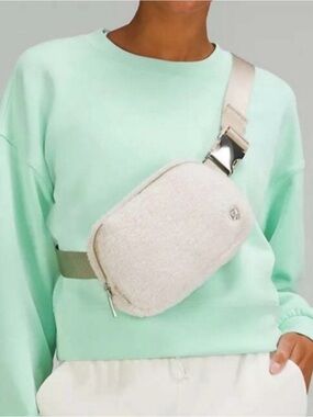 Lululemon Everywhere Belt Bag Crossbody 1L Fleece Sherpa Ivory